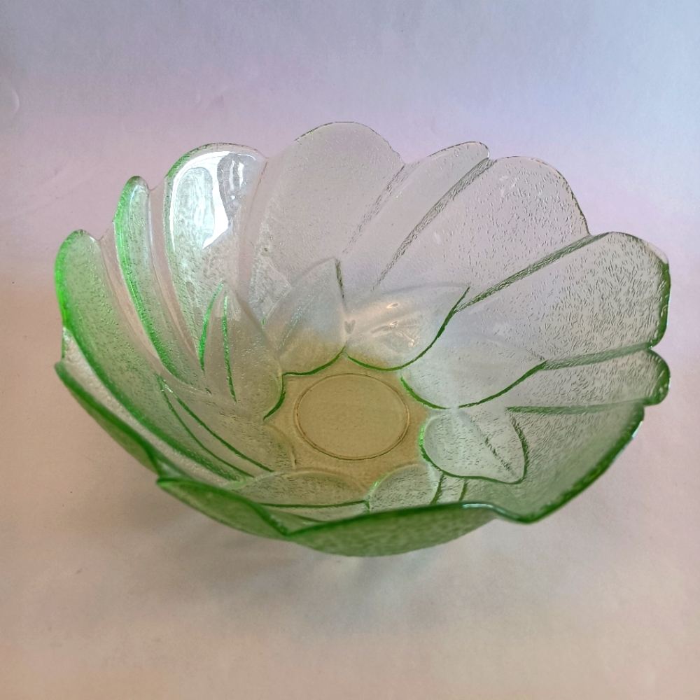 Vintage Light Green Pressed Glass Retro Excellent Condition PRE-OWNED